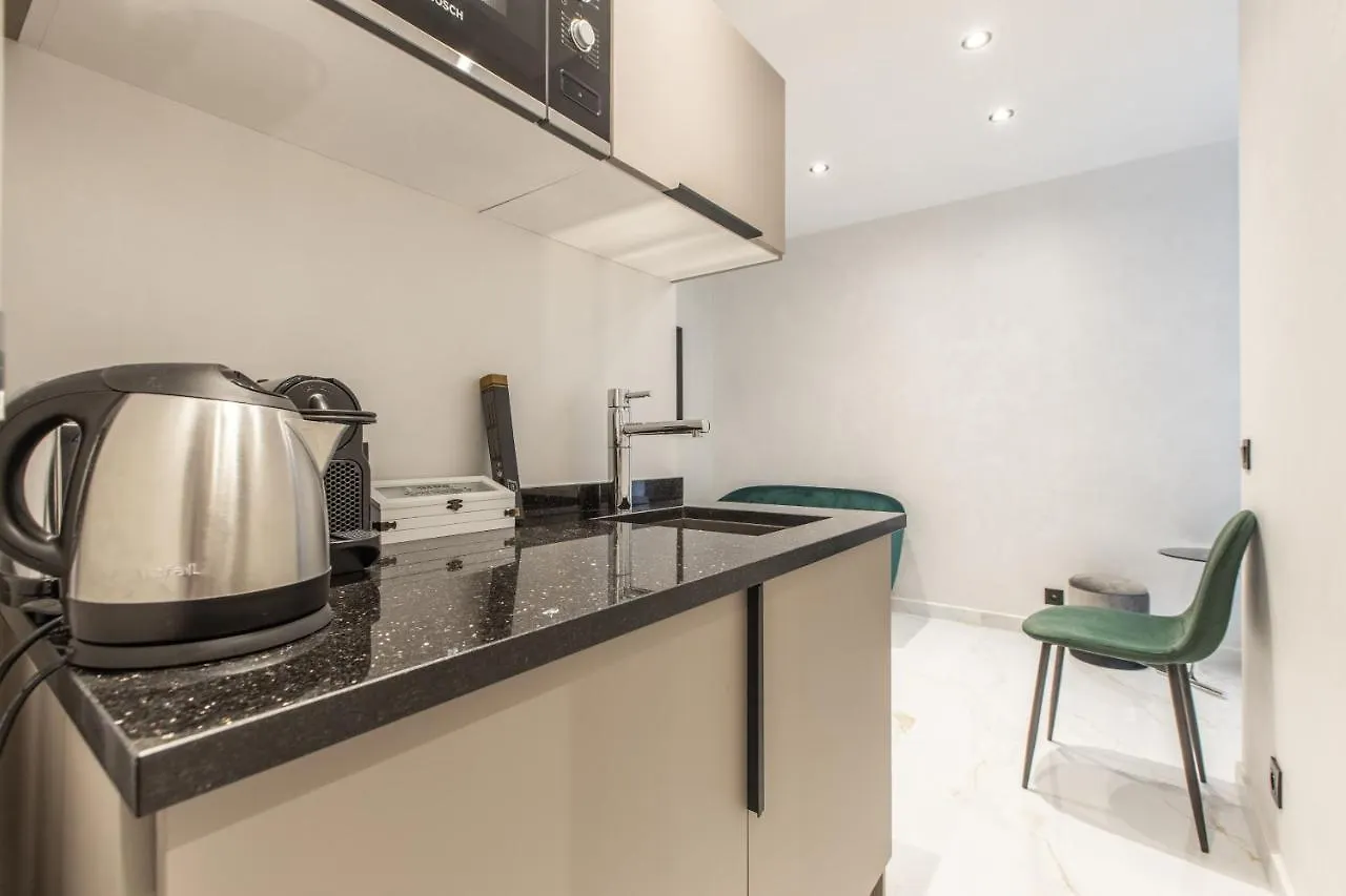 Residence Topaze - Central - Luxurious - 50M Croisette Palais - Lra Cannes 0*,  Fransa